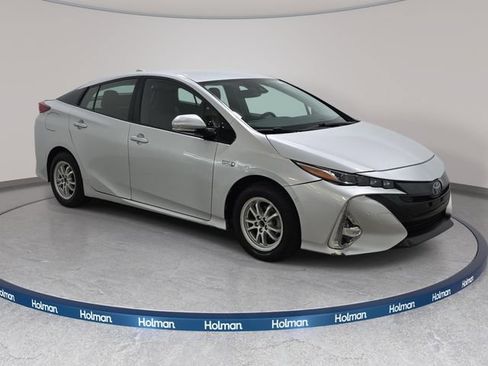 Used 2018 Toyota Prius Prime Advanced w/ Carpet Mat Package FWD image 4