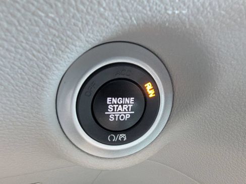 Used 2023 Chrysler Pacifica Touring-L FWD image 22