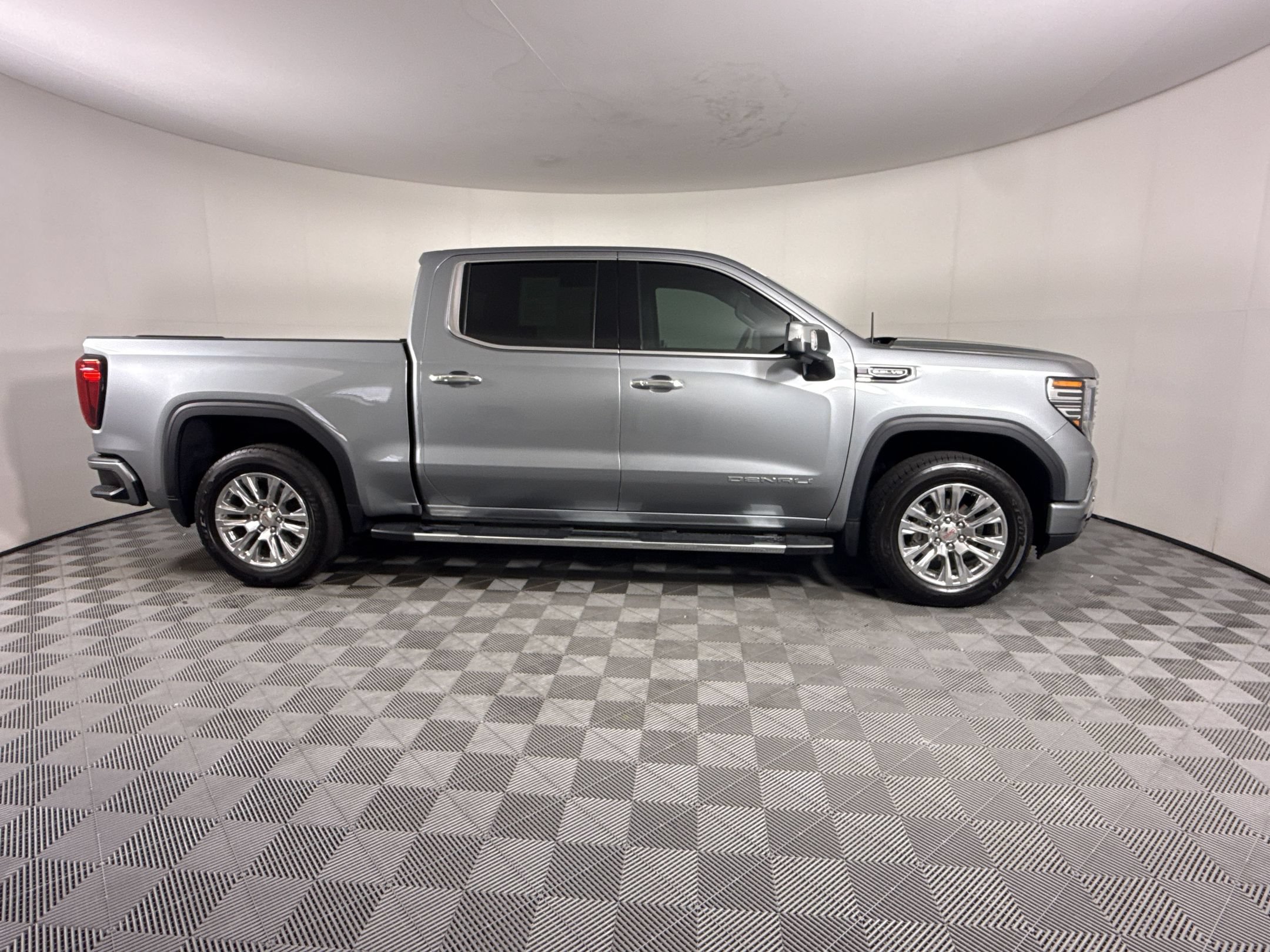 Used 2024 GMC Sierra 1500 Denali AWD/4WD image 8