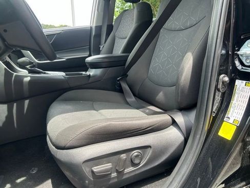 Used 2024 Toyota RAV4 XLE FWD image 9