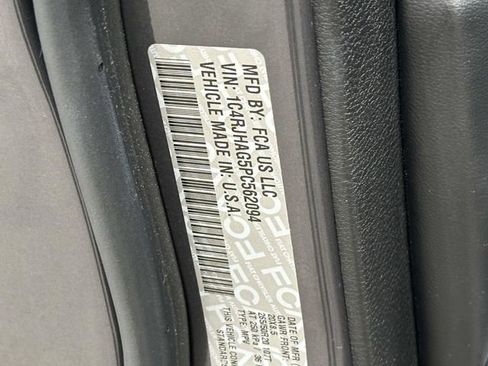 Used 2023 Jeep Grand Cherokee Altitude image 11