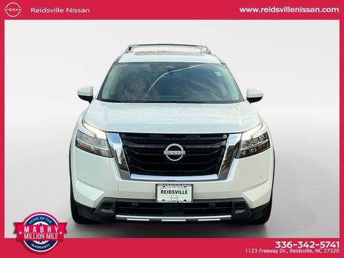 Used 2024 Nissan Pathfinder Platinum image 9