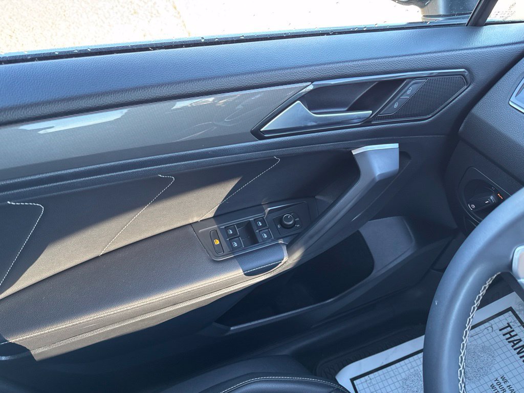 Certified 2023 Volkswagen Tiguan SE w/ Panoramic Sunroof Package FWD image 19
