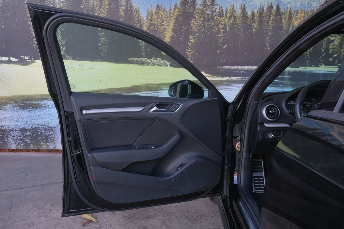 Used 2018 Audi A3 e-tron Premium FWD image 12