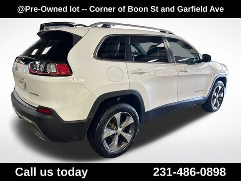 Used 2019 Jeep Cherokee Limited w/ Trailer Tow Group AWD/4WD image 6
