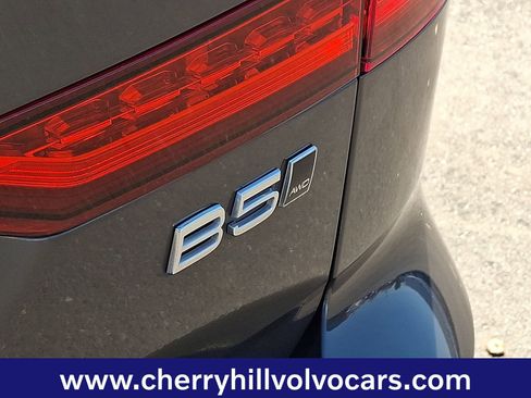 Certified 2025 Volvo V60 B5 Cross Country Plus image 31