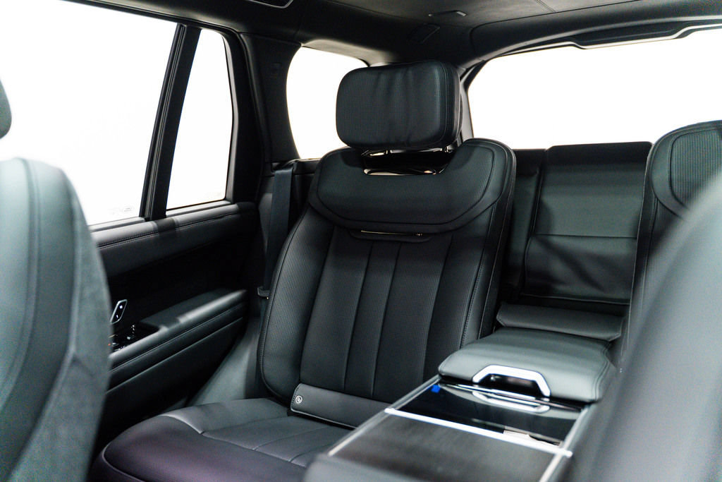 Used 2025 Land Rover Range Rover SV AWD/4WD image 93
