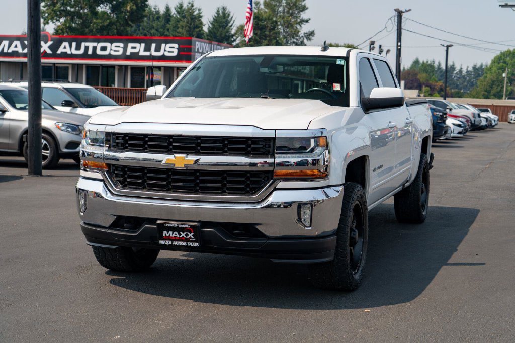 Used 2018 Chevrolet Silverado 1500 LT w/ LT Eassist Package AWD/4WD image 4