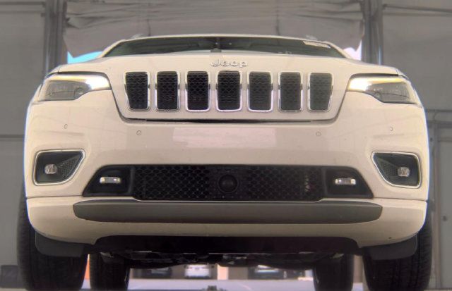 Used 2019 Jeep Cherokee Overland w/ Technology Group AWD/4WD image 3