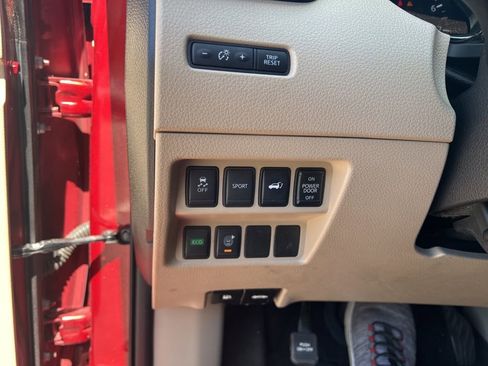 Used 2016 Nissan Rogue SV w/ SV Premium Package image 16