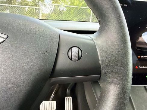 Used 2022 Tesla Model Y Performance AWD/4WD image 25