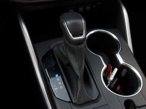 Used 2020 Toyota Highlander XLE image 30