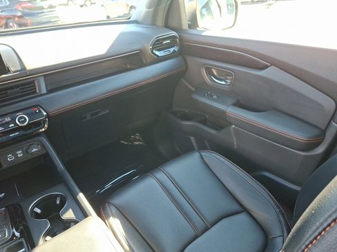 Used 2023 Honda Pilot TrailSport image 12