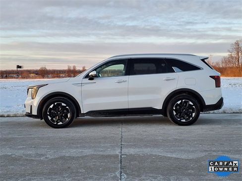 Used 2024 Kia Sorento S image 2