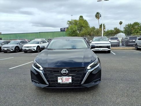 Used 2023 Nissan Altima 2.5 SV w/ SV Premium Package image 8