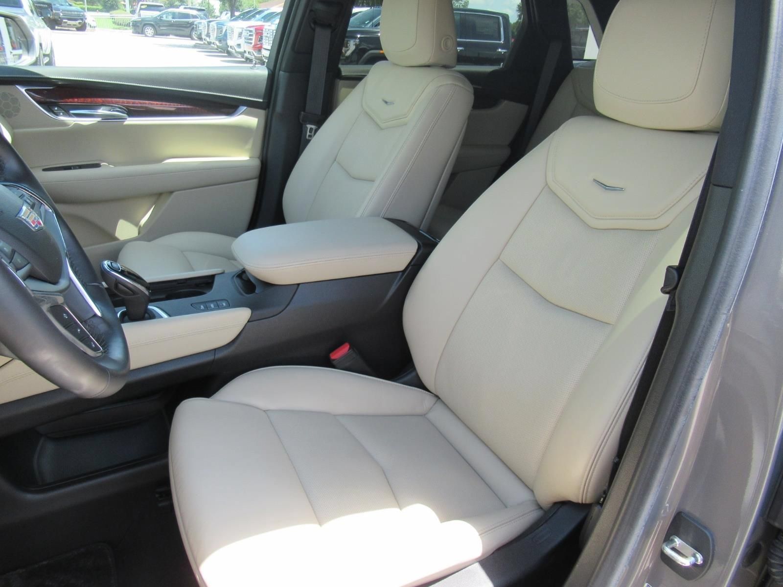 Used 2018 Cadillac XT5 Premium Luxury w/ Driver Assist Package AWD/4WD image 19
