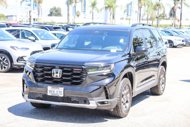 Used 2025 Honda Pilot TrailSport image 3