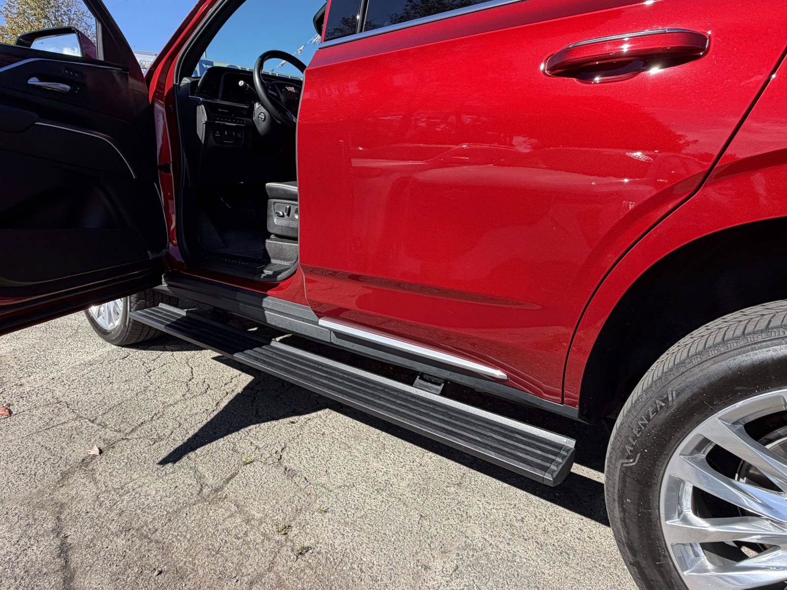 Used 2023 Cadillac Escalade Premium Luxury w/ Performance Package AWD/4WD image 12