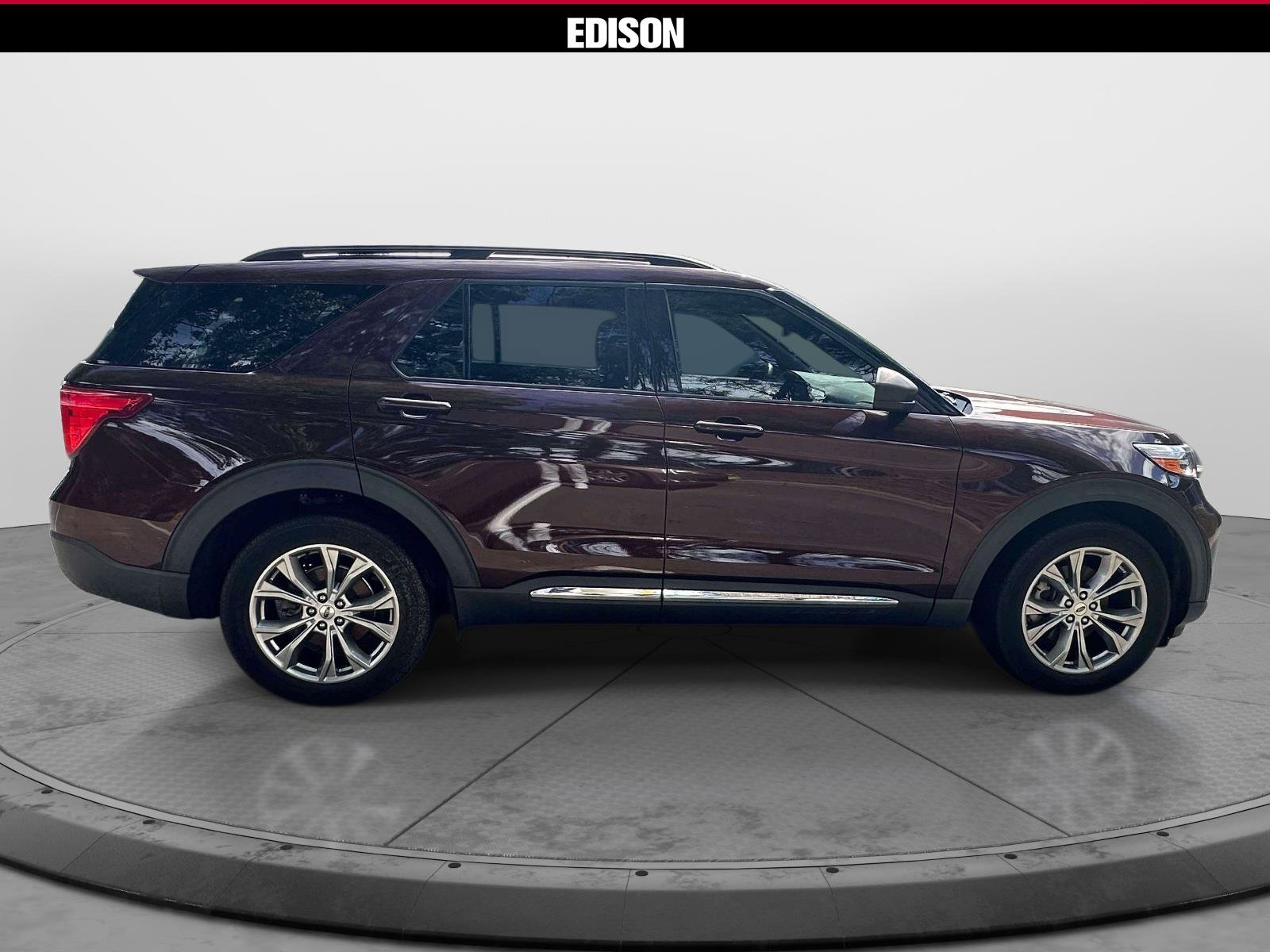 Used 2020 Ford Explorer XLT w/ Equipment Group 202A AWD/4WD image 3