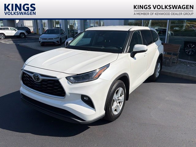 Used 2021 Toyota Highlander LE AWD/4WD image 1