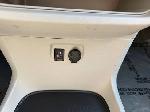 Used 2014 Toyota Sienna LE FWD image 59