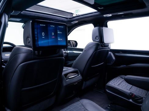 Used 2025 Cadillac Escalade ESV V AWD/4WD image 22