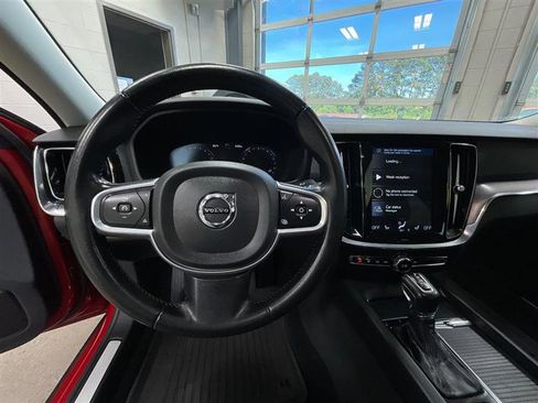 Used 2020 Volvo S60 T6 Momentum image 14