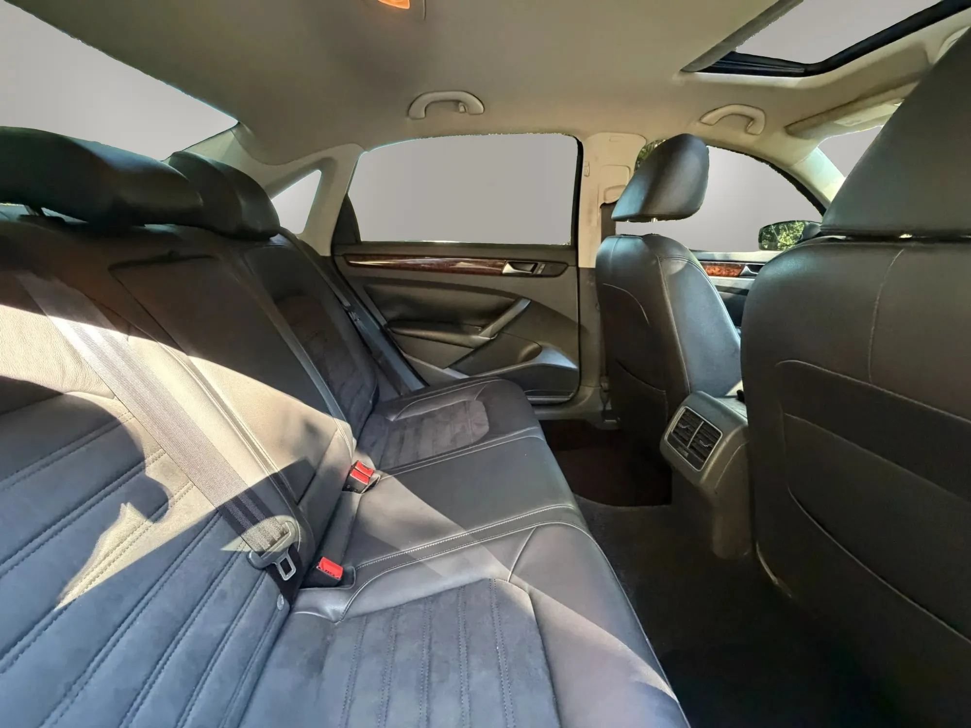 Used 2013 Volkswagen Passat TDI SEL Premium FWD image 18