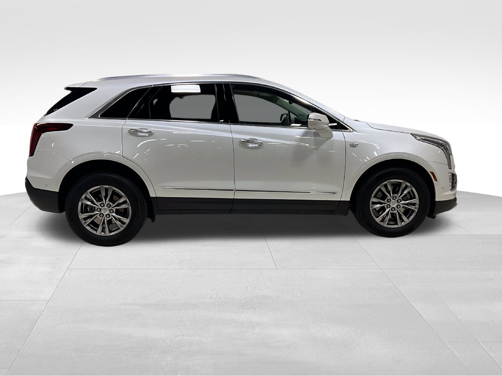 Used 2023 Cadillac XT5 Premium Luxury w/ Technology Package AWD/4WD image 4