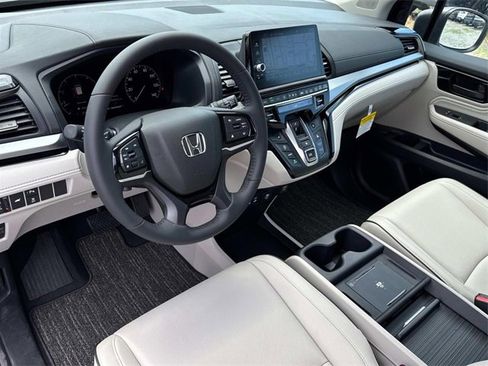 New 2026 Honda Odyssey Touring image 7