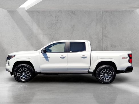 Used 2025 Chevrolet Colorado Z71 w/ Technology Package AWD/4WD image 7