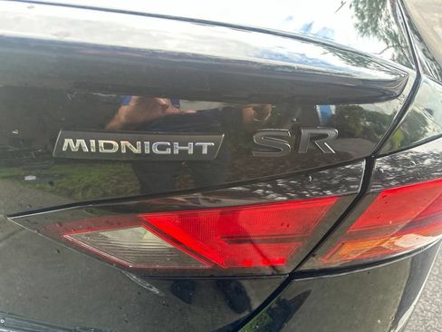 Used 2022 Nissan Altima 2.5 SR w/ Midnight Edition Package FWD image 7