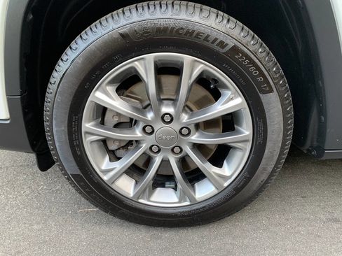 Used 2021 Jeep Cherokee Latitude Lux w/ Sun & Sound Group image 38