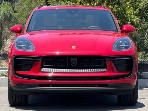 Used 2025 Porsche Macan image 10