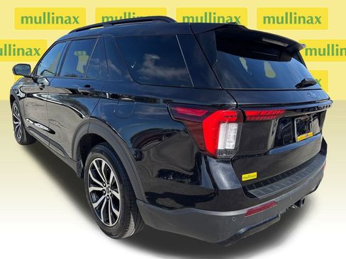 Used 2025 Ford Explorer ST-Line image 9