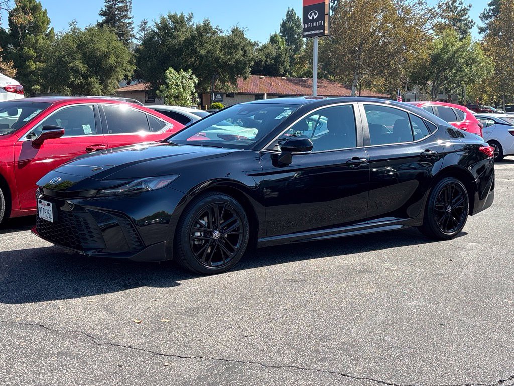Used 2025 Toyota Camry SE FWD image 8