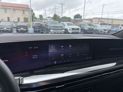 Used 2025 Cadillac Escalade ESV Sport AWD/4WD image 22