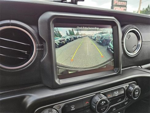 Used 2022 Jeep Wrangler Unlimited Sahara image 27