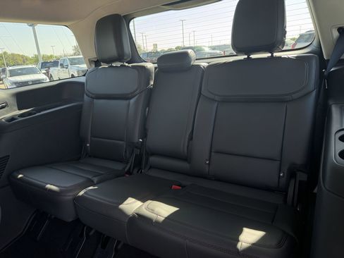 New 2025 Ford Expedition Active image 25