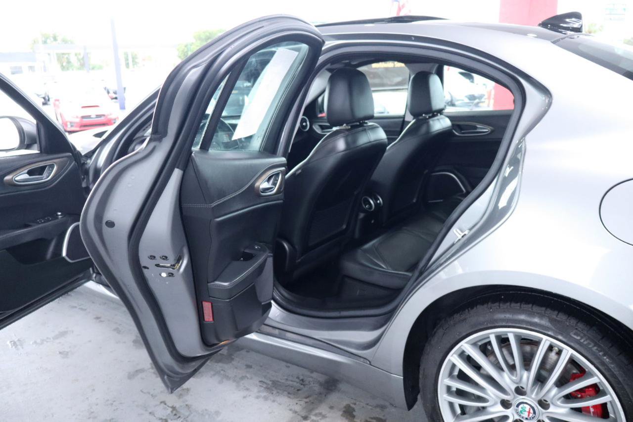 Used 2018 Alfa Romeo Giulia Ti w/ Quick Order Package 22Z Lusso RWD image 31