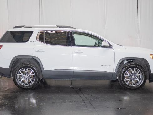 Used 2023 GMC Acadia SLT AWD/4WD image 4