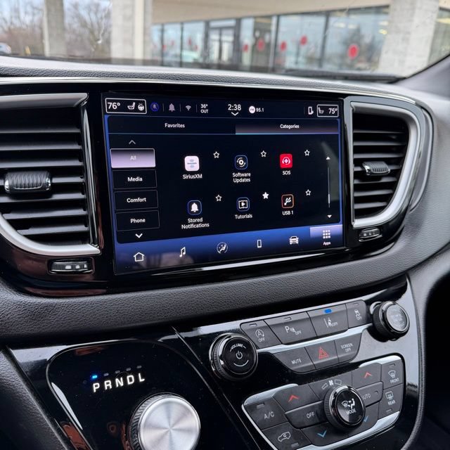 Used 2025 Chrysler Pacifica Select FWD image 29