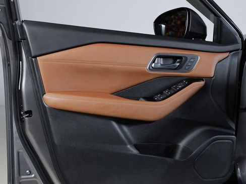 Used 2025 Nissan Rogue Platinum w/ Platinum Premium Package image 27