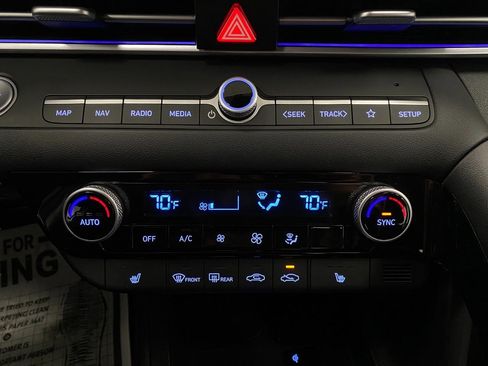 Used 2025 Hyundai Elantra SEL image 25