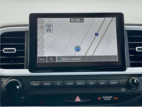 Used 2024 Hyundai Venue Limited image 17