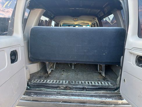 Used 2000 Ford E-350 and Econoline 350 XLT RWD image 24