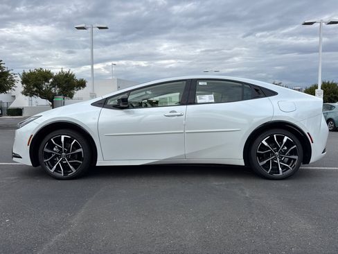 New 2026 Toyota Prius Plug-In Hybrid image 7