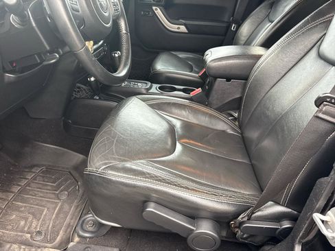 Used 2016 Jeep Wrangler Unlimited Rubicon image 29