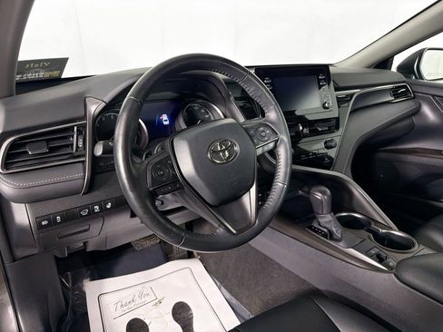 Used 2023 Toyota Camry SE image 9