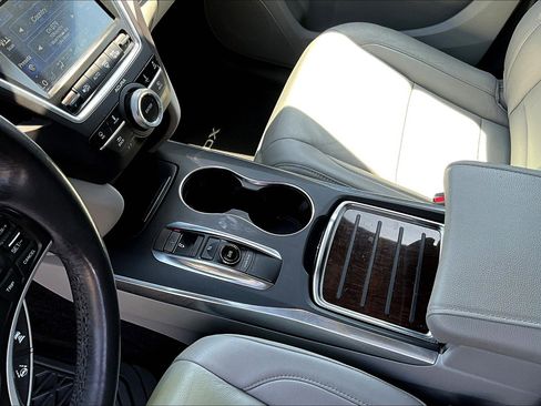 Used 2017 Acura MDX SH-AWD w/ Technology Package image 12